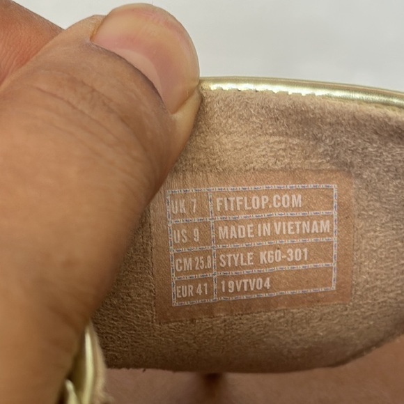 Fit flop metallic gold  lulu sandals size 9 - Picture 9 of 11